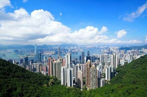 Tới trạm tàu điện và lên tham quan đỉnh núi Victoria, điểm cao nhất trên đảo. Đây là nơi có thể ngắm toàn cảnh thành phố với những tòa nhà chọc trời. nhung-dieu-nen-trai-nghiem-khi-den-hong-kong-ivivu-15
