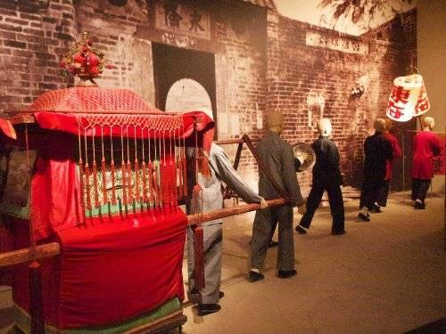 Nếu muốn tìm hiểu thêm về quá khứ của Hong Kong, bạn có thể đến bảo tàng lịch sử tham quan. nhung-dieu-nen-trai-nghiem-khi-den-hong-kong-ivivu-19