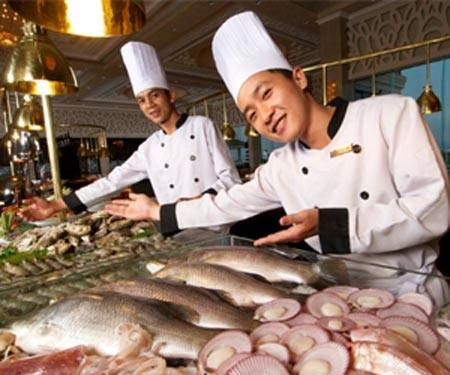 Hội quán Club House - Ocean Vista thuộc Sea Links City, phục vụ hơn 100 món ăn từ các món khai vị độc đáo đến các món hải sản tươi sống được đánh bắt ngay tại biển Mũi Né Hội quán Club House - Ocean Vista thuộc Sea Links City, phục vụ hơn 100 món ăn từ các món khai vị độc đáo đến các món hải sản tươi sống được đánh bắt ngay tại biển Mũi Né
