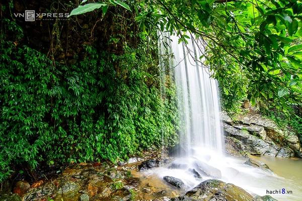 Giống như cái tên Khoang Xanh, đây là một không gian xanh mát đúng nghĩa, trở thành điểm nghỉ lý thú cho du khách đến từ Hà Nội vào mỗi ngày hè nóng nực. Giống như cái tên Khoang Xanh, đây là một không gian xanh mát đúng nghĩa, trở thành điểm nghỉ lý thú cho du khách đến từ Hà Nội vào mỗi ngày hè nóng nực.