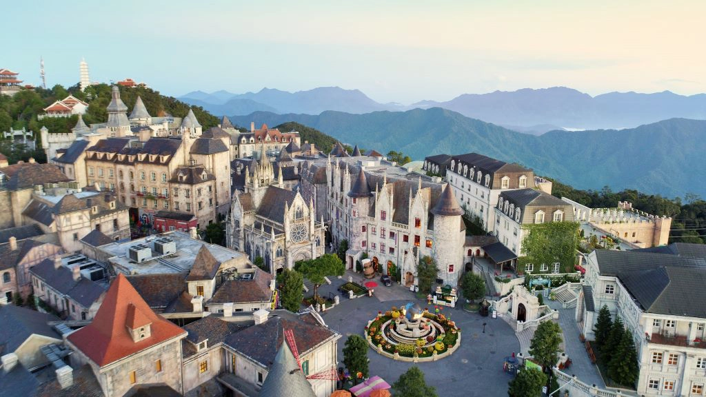 Mecure-Danang-French-Village-Ba-Na-Hills-ivivu-1