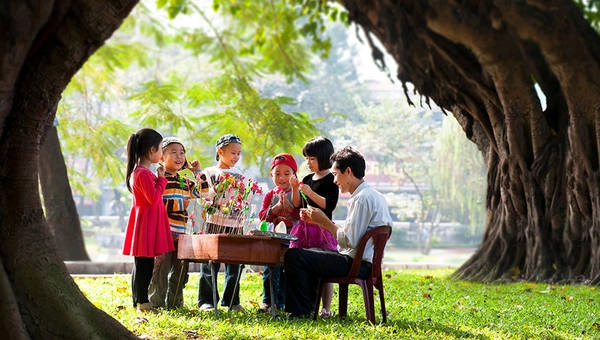 Triển lãm “Góc nhỏ Hà Nội” lần thứ 2 diễn ra từ ngày 25-29/8 tại Nhà triển lãm 29 Hàng Bài, là triển lãm tổng kết, đánh dấu một chặng đường mà nghệ sĩ nhiếp ảnh Nguyễn Xuân Chính đã đi qua. Triển lãm “Góc nhỏ Hà Nội” lần thứ 2 diễn ra từ ngày 25-29/8 tại Nhà triển lãm 29 Hàng Bài, là triển lãm tổng kết, đánh dấu một chặng đường mà nghệ sĩ nhiếp ảnh Nguyễn Xuân Chính đã đi qua.