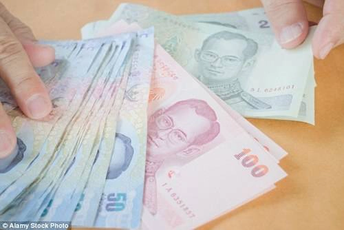Giẫm lên tiền Thái Lan bị xem như một hành động phỉ báng. Ảnh: Alamy. Giẫm lên tiền Thái Lan bị xem như một hành động phỉ báng. Ảnh: Alamy.