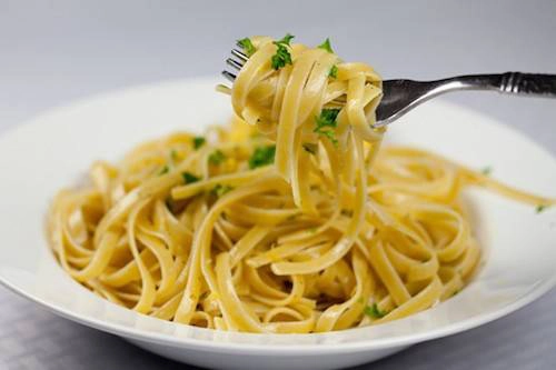 Luôn dùng dĩa cuốn mỳ ở Italy. Ảnh: Onegreenplanet. Luôn dùng dĩa cuốn mỳ ở Italy. Ảnh: Onegreenplanet.