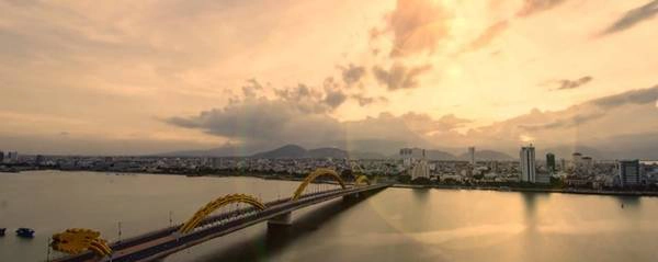 Thành phố Đà Nẵng là điểm du lịch được nhiều du khách trong và ngoài nước yêu thích bởi vẻ bình yên, thân thiện.