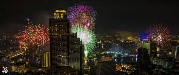 Màn pháo hoa mừng năm mới ở Bangkok.