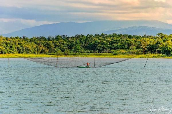 Hồ Eakao cách trung tâm thành phố Buôn Mê Thuột 10 km. Trong tiếng Ê-đê, Eakao nghĩa là hồ nước không bao giờ cạn. Ảnh: Cao Phương.