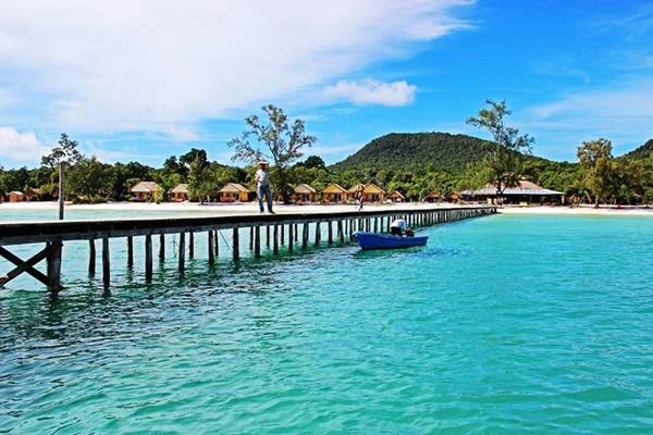 <strong>Koh Rong Samloem (đảo Khỉ)</strong> là hòn đảo đẹp nhất Sihanoukville, cách đất liền khoảng 2 giờ đi tàu. Trên đảo có một làng chài, ba bãi biển chính và nhiều bãi biển phụ. Ảnh: Duengskok. <strong>Koh Rong Samloem (đảo Khỉ)</strong> là hòn đảo đẹp nhất Sihanoukville, cách đất liền khoảng 2 giờ đi tàu. Trên đảo có một làng chài, ba bãi biển chính và nhiều bãi biển phụ. Ảnh: Duengskok.