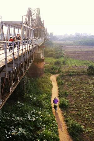 Họ sống chủ yếu bằng nghề đánh cá, nông nghiệp và lao động thuê.