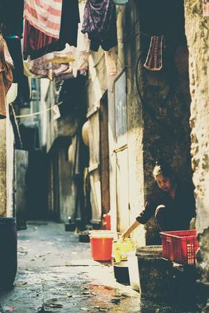 Trong một con ngõ nhỏ trên phố Nguyễn Hữu Huân. 