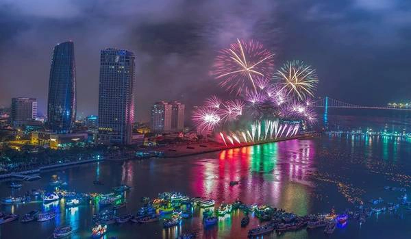 Bức ảnh đoạt giải "Sự kiện và lễ hội" mang tên Ngày 29/4 của Huỳnh Văn Truyền.