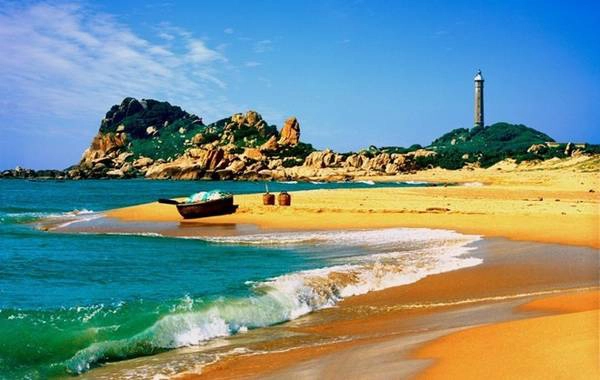 Phố Tây ở Phan Thiết nằm trong khu Hàm Tiến. Nếu đến Phan Thiết vào mùa cao điểm du lịch, bạn sẽ choáng ngợp trước những bảng hiệu với nhiều loại ngôn ngữ như Anh, Pháp, Nga, Nhật. Ảnh: Suggestkeyword. Phố Tây ở Phan Thiết nằm trong khu Hàm Tiến. Nếu đến Phan Thiết vào mùa cao điểm du lịch, bạn sẽ choáng ngợp trước những bảng hiệu với nhiều loại ngôn ngữ như Anh, Pháp, Nga, Nhật. Ảnh: Suggestkeyword.