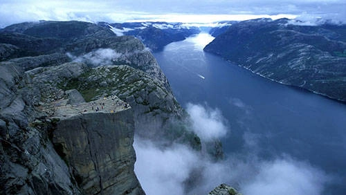  vách đá Preikestolen