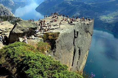 Vách đá Preikestolen