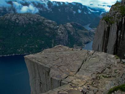 vách Preikestolen