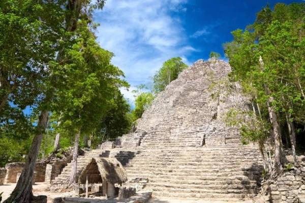 Coba, Mexico: Khu thành cổ rộng lớn này có hệ thống 16 đường đắp cao nối với các di tích lân cận. Trong đó, đường dài nhất là 96 km, đi về phía tây tới Yaxuna. Ảnh: Telegraph. Coba, Mexico: Khu thành cổ rộng lớn này có hệ thống 16 đường đắp cao nối với các di tích lân cận. Trong đó, đường dài nhất là 96 km, đi về phía tây tới Yaxuna. Ảnh: Telegraph.