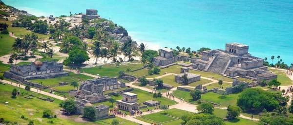 Tulum, Mexico: Tulum không có quy mô lớn như các thành phố của người Maya khác, nhưng vị trí gần bờ biển đem lại cho nơi này vẻ đẹp riêng. Được sử dụng làm hải cảng khi nền văn minh Maya bắt đầu suy tàn, ngày nay nơi đây là điểm tham quan hút khách. Ảnh: Pinterest. Tulum, Mexico: Tulum không có quy mô lớn như các thành phố của người Maya khác, nhưng vị trí gần bờ biển đem lại cho nơi này vẻ đẹp riêng. Được sử dụng làm hải cảng khi nền văn minh Maya bắt đầu suy tàn, ngày nay nơi đây là điểm tham quan hút khách. Ảnh: Pinterest.