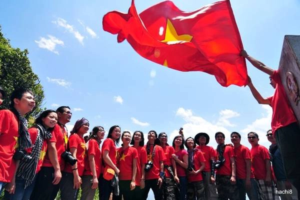 Lá cờ tổ quốc tung bay trên cột mốc biên giới A Pa Chải Việt Nam - Trung Quốc - Lào. Lá cờ tổ quốc tung bay trên cột mốc biên giới A Pa Chải Việt Nam - Trung Quốc - Lào.
