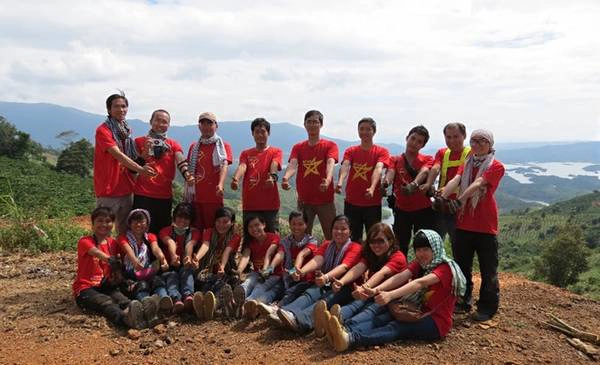Thể hiện tinh thần đoàn kết trong một hành trình khám phá hồ Tà Đùng - nơi mệnh danh Hạ Long trên cạn của Tây Nguyên. Thể hiện tinh thần đoàn kết trong một hành trình khám phá hồ Tà Đùng - nơi mệnh danh Hạ Long trên cạn của Tây Nguyên.