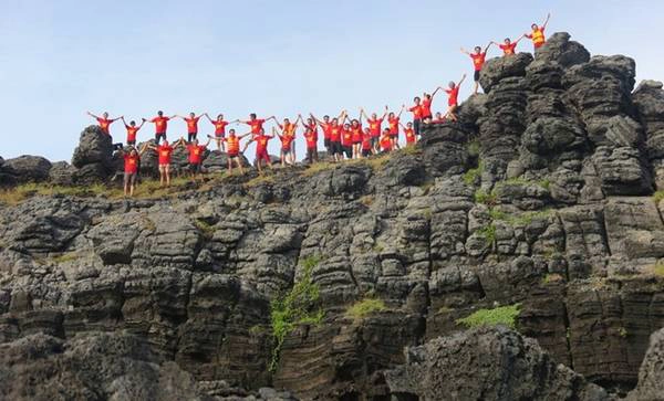 Sau hành trình bơi vượt biển 800 m, chinh phục Hòn Đen ở Cù Lao Thu, cảm giác chiến thắng cực kỳ tuyệt vời. Sau hành trình bơi vượt biển 800 m, chinh phục Hòn Đen ở Cù Lao Thu, cảm giác chiến thắng cực kỳ tuyệt vời.