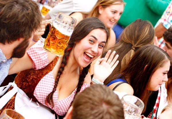 Ngày nay, lễ hội bia Oktoberfest đã trở thành liên hoan ẩm thực, văn hóa lừng danh, tiếng tăm vượt khỏi biên giới nước Đức. Ảnh: nydailynews.com Ngày nay, lễ hội bia Oktoberfest đã trở thành liên hoan ẩm thực, văn hóa lừng danh, tiếng tăm vượt khỏi biên giới nước Đức. Ảnh: nydailynews.com