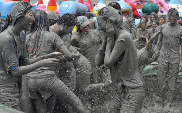 Ảnh: roughguides.com nhung-le-hoi-soi-dong-kich-thich-ban-len-duong-du-lich-thang-7-ivivu-4