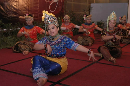 Đến Malaysia vào tháng 6, du khách có thể theo dõi nhiều tiết mục hoặc tham gia lễ hội. Ảnh: Malaysia nhung-le-hoi-thang-6-o-malaysia-danh-cho-du-khach-ivivu-1
