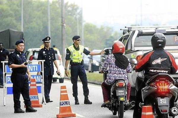 Du lịch Malaysia - Ở Malaysia có tình trạng xuất hiện cảnh sát giả mạo nên khi du lịch cần cảnh giác.