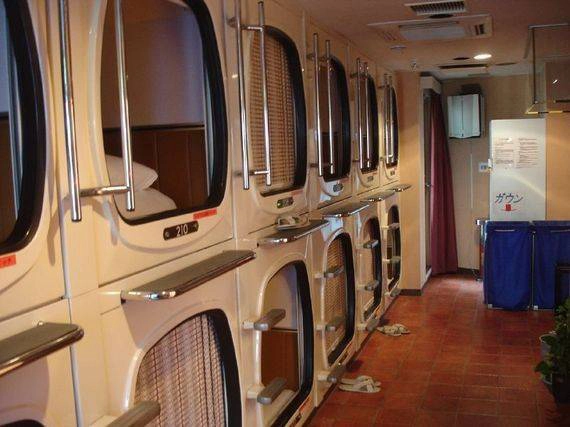 Khách sạn con nhộng chủ yếu dành cho khách nam.