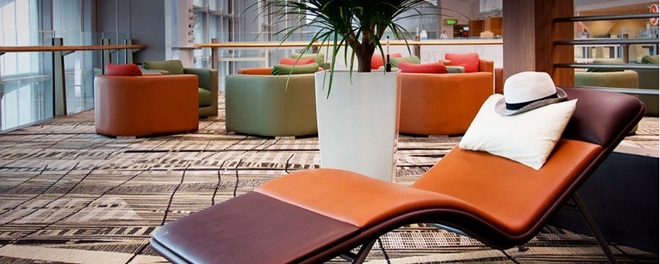 Trong 19 năm liên tiếp, sân bay của đảo quốc sư tử được website Sleepinginairports.net đánh giá là nơi chợp mắt tốt nhất cho hành khách. Tại các phòng chờ ở nhà ga số 1, 2 và 3, bạn dễ dàng tìm thấy những chiếc ghế da có thiết kế đặc biệt để ngả lưng thoải mái. Trong 19 năm liên tiếp, sân bay của đảo quốc sư tử được website Sleepinginairports.net đánh giá là nơi chợp mắt tốt nhất cho hành khách. Tại các phòng chờ ở nhà ga số 1, 2 và 3, bạn dễ dàng tìm thấy những chiếc ghế da có thiết kế đặc biệt để ngả lưng thoải mái.