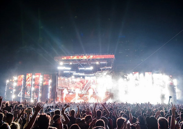 Liên hoan âm nhạc Lollapalooza Paris: Liên hoan âm nhạc Lollapalooza lần đầu được tổ chức ở Mỹ vào đầu thập niên 1990, sau đó lan rộng tới Nam Mỹ và châu Âu. Năm nay, liên hoan âm nhạc Lollapalooza Paris được coi là một trong những sự kiện âm nhạc nổi bật của năm, diễn ra tại Longchamp Hippodrome và sẽ là sân khấu quy tụ những ngôi sao nổi tiếng. Ảnh: Festicket. Liên hoan âm nhạc Lollapalooza Paris: Liên hoan âm nhạc Lollapalooza lần đầu được tổ chức ở Mỹ vào đầu thập niên 1990, sau đó lan rộng tới Nam Mỹ và châu Âu. Năm nay, liên hoan âm nhạc Lollapalooza Paris được coi là một trong những sự kiện âm nhạc nổi bật của năm, diễn ra tại Longchamp Hippodrome và sẽ là sân khấu quy tụ những ngôi sao nổi tiếng. Ảnh: Festicket.