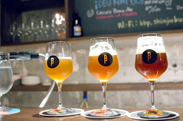 Dự án bia Brussels: Bia có thể không phải là loại thức uống đầu tiên mà du khách nghĩ đến khi đặt chân tới kinh đô ánh sáng. Tuy nhiên, từ tháng 2 năm nay, một quán bar phục vụ nhiều loại bia nổi tiếng đến từ Bỉ, cùng các loại bánh ngọt độc đáo sẽ đi vào hoạt động tại khu Pigalle, Paris, hứa hẹn mang đến cho du khách hương vị của những ly bia ngon nhất thế giới trên đất Pháp. Ảnh: Bento. Dự án bia Brussels: Bia có thể không phải là loại thức uống đầu tiên mà du khách nghĩ đến khi đặt chân tới kinh đô ánh sáng. Tuy nhiên, từ tháng 2 năm nay, một quán bar phục vụ nhiều loại bia nổi tiếng đến từ Bỉ, cùng các loại bánh ngọt độc đáo sẽ đi vào hoạt động tại khu Pigalle, Paris, hứa hẹn mang đến cho du khách hương vị của những ly bia ngon nhất thế giới trên đất Pháp. Ảnh: Bento.