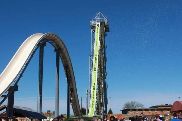 Được mở vào tháng 7/2014, máng trượt Verruckt (theo tiếng Đức có nghĩa là điên rồ) ở thành phố Schlitterbahn Kansas được kỷ lục Guinness ghi nhận là máng trượt cao nhất thế giới với chiều cao 51,38 m Được mở vào tháng 7/2014, máng trượt Verruckt (theo tiếng Đức có nghĩa là điên rồ) ở thành phố Schlitterbahn Kansas được kỷ lục Guinness ghi nhận là máng trượt cao nhất thế giới với chiều cao 51,38 m
