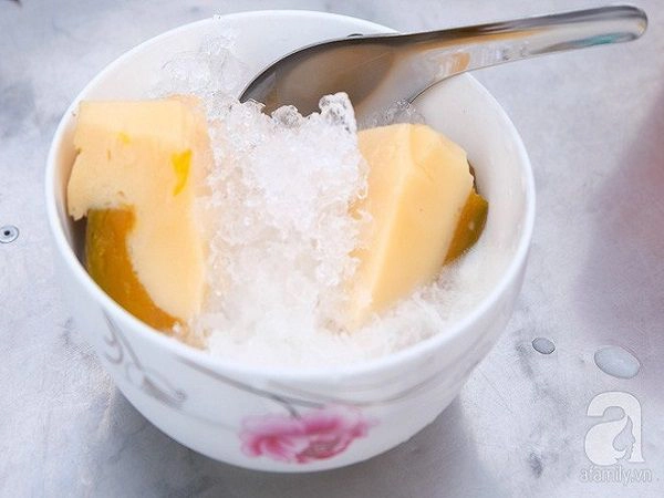 Tuy nhiên có một thực tế là không phải hàng chè nào cũng ngon, bởi có hàng làm không khéo, khi ăn còn cảm thấy vị trứng khá tanh. Tuy nhiên có một thực tế là không phải hàng chè nào cũng ngon, bởi có hàng làm không khéo, khi ăn còn cảm thấy vị trứng khá tanh.