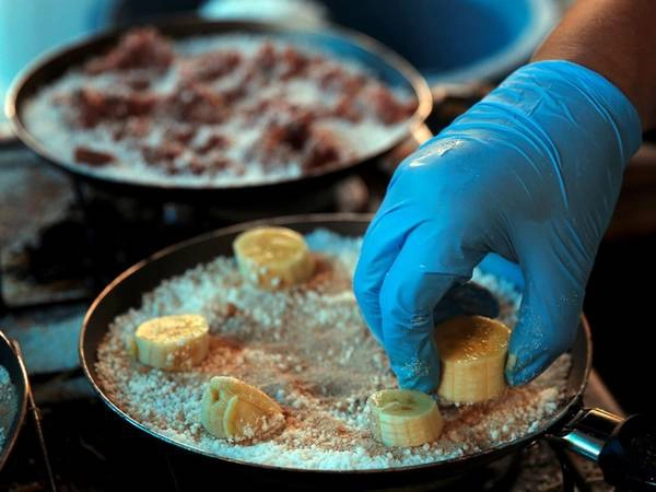 Tapioca crepe là món ăn sáng hay đồ ăn nhẹ phổ biến nhất ở Brazil. Bánh gồm lớp vỏ pancake mỏng từ bột khoai mì kẹp với những miếng chuối, bơ ngọt ngào. Tapioca crepe là món ăn sáng hay đồ ăn nhẹ phổ biến nhất ở Brazil. Bánh gồm lớp vỏ pancake mỏng từ bột khoai mì kẹp với những miếng chuối, bơ ngọt ngào.