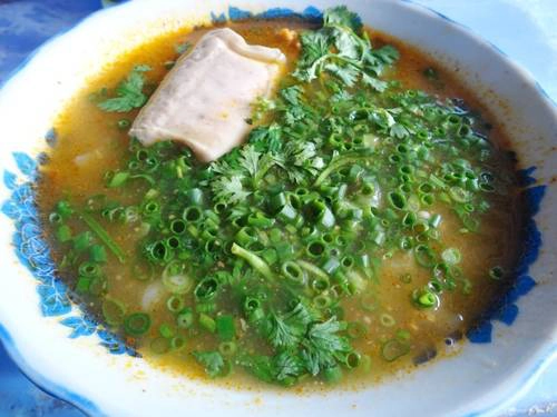 Tô bánh canh cua rời ở xứ Huế. Tô bánh canh cua rời ở xứ Huế.