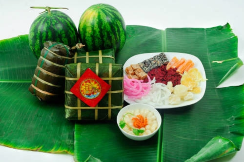 Bánh chưng, bánh tét cùng với mứt kẹo... là những món không thể thiếu ngày Tết. Ảnh: huyha Bánh chưng, bánh tét cùng với mứt kẹo... là những món không thể thiếu ngày Tết. Ảnh: huyhaBánh chưng, bánh tét cùng với mứt kẹo... là những món không thể thiếu ngày Tết. Ảnh: huyha