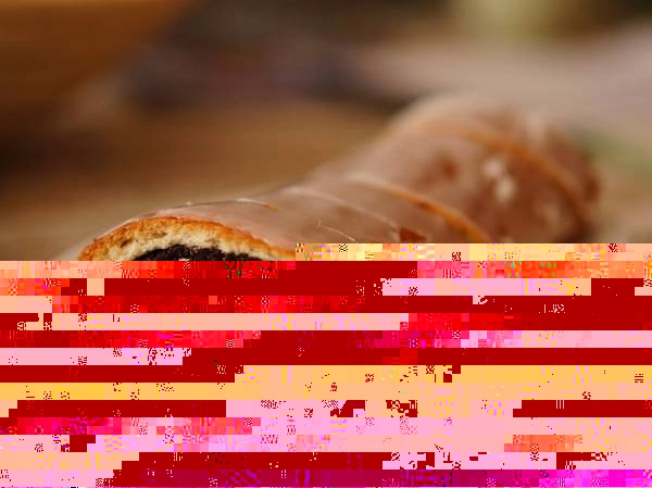 Makowiec (Ba Lan): Món bánh này thường được làm vào các dịp lễ hội ở Ba Lan, gồm vỏ bánh mì lên men ngọt, với nhân làm từ hạt hoa anh túc, đôi khi có thêm kem phủ trang trí. Makowiec (Ba Lan): Món bánh này thường được làm vào các dịp lễ hội ở Ba Lan, gồm vỏ bánh mì lên men ngọt, với nhân làm từ hạt hoa anh túc, đôi khi có thêm kem phủ trang trí.