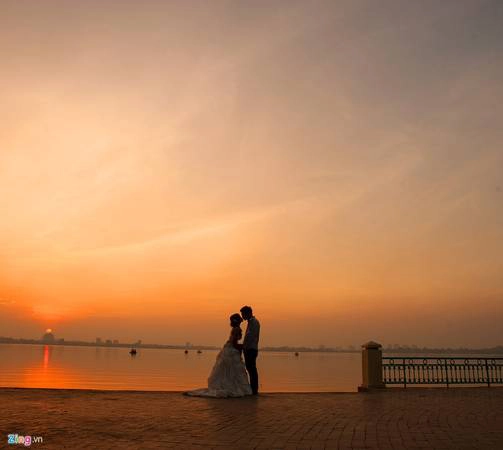 Hồ Tây nhiều năm nay được ví là một lá phổi xanh của thủ đô, là góc lãng mạn nhất trong tổng thể bức tranh về Hà Nội. Hồ Tây nhiều năm nay được ví là một lá phổi xanh của thủ đô, là góc lãng mạn nhất trong tổng thể bức tranh về Hà Nội.