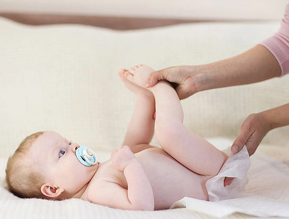 Trẻ sơ sinh làm ướt ít nhất 5 tã một ngày