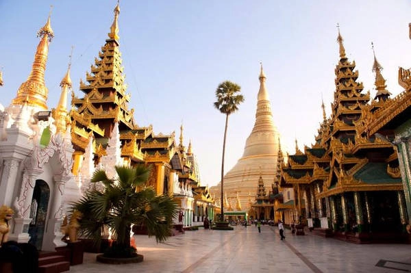 Shwedagon: Chùa Shwedagon của Yangon có tổng diện tích khoảng gần 50.000 m2 và là một trong những địa điểm Phật giáo thiêng liêng nhất của Myanmar. Hàng tấn lá vàng cùng hàng nghìn viên kim cương, đá quý đã được chôn tại đây. Các nhà khảo cổ tin rằng tháp ban đầu được xây dựng giữa thế kỷ thứ VI và X, tuy nhiên có thể đã được xây dựng lại nhiều lần vì động đất. Ảnh: Nationalgeographic.