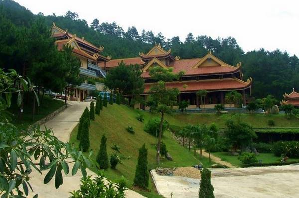 Thiền viện Trúc Lâm, nơi giao hòa độc đáo giữa cảnh sắc thiên nhiên và chốn phật pháp. Thiền viện Trúc Lâm, nơi giao hòa độc đáo giữa cảnh sắc thiên nhiên và chốn phật pháp.