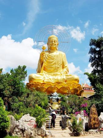 Thiền viện Vạn Hạnh, nơi có bức tượng phật cao nhất Việt Nam. Thiền viện Vạn Hạnh, nơi có bức tượng phật cao nhất Việt Nam.
