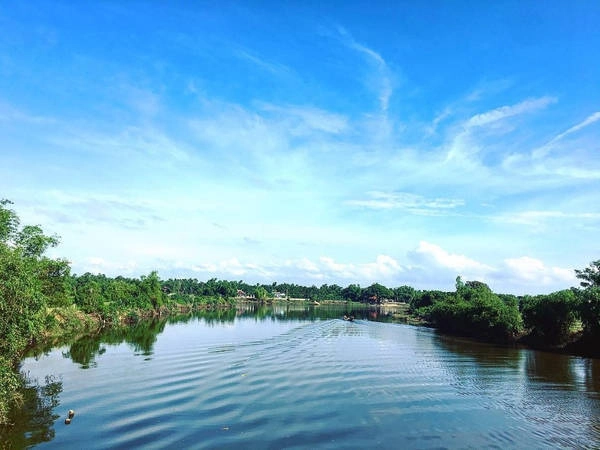 Làng Phước Tích được biết tới là ngôi làng cổ thứ hai sau làng Đường Lâm của miền Bắc. Dù đã trải qua nhiều thế kỷ, làng Phước Tích vẫn giữ dáng vẻ thanh bình, hiền hòa. Ảnh: Holie_ho/Instagram. Làng Phước Tích được biết tới là ngôi làng cổ thứ hai sau làng Đường Lâm của miền Bắc. Dù đã trải qua nhiều thế kỷ, làng Phước Tích vẫn giữ dáng vẻ thanh bình, hiền hòa. Ảnh: Holie_ho/Instagram.