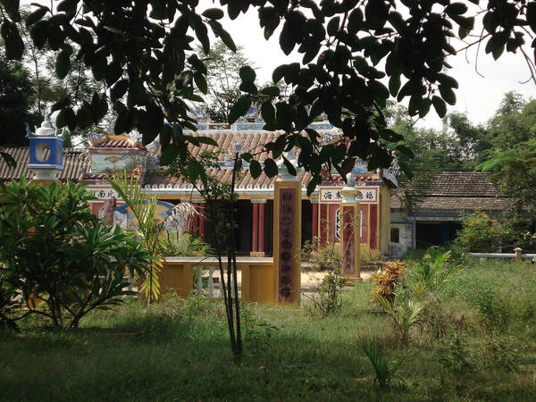 Làng cổ Túy Loan mang đậm nét văn hóa Trung bộ, thể hiện qua không gian nên thơ, mộc mạc, hữu tình. Không gian làng thoáng đãng, nằm bên cạnh dòng sông Túy Loan quanh co. Ảnh: Hien Tran/Flickr. Làng cổ Túy Loan mang đậm nét văn hóa Trung bộ, thể hiện qua không gian nên thơ, mộc mạc, hữu tình. Không gian làng thoáng đãng, nằm bên cạnh dòng sông Túy Loan quanh co. Ảnh: Hien Tran/Flickr.