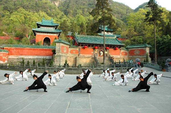 Ngày nay, đây là một điểm đến văn hóa hút khách, với 32 đền thờ Đạo giáo có kiến trúc tuyệt đẹp, thường chìm trong sương khói mờ ảo. Ảnh: Culturalchinatravel. Ngày nay, đây là một điểm đến văn hóa hút khách, với 32 đền thờ Đạo giáo có kiến trúc tuyệt đẹp, thường chìm trong sương khói mờ ảo. Ảnh: Culturalchinatravel.