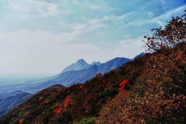 Núi Thái Thất: Đây là đại bản doanh của phái Tung sơn, nằm ở dãy Tung Sơn, tỉnh Hà Nam. Môn phái này có nhiều cao thủ từ cả hắc giới và bạch giới. Núi Thái Thất có phong cảnh ngoạn mục, hiểm trở. Ảnh: Chinaeztour. Núi Thái Thất: Đây là đại bản doanh của phái Tung sơn, nằm ở dãy Tung Sơn, tỉnh Hà Nam. Môn phái này có nhiều cao thủ từ cả hắc giới và bạch giới. Núi Thái Thất có phong cảnh ngoạn mục, hiểm trở. Ảnh: Chinaeztour.