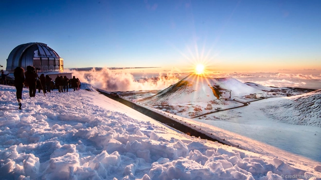 Trong khi đó, Mauna Kea có tuổi đời 1 triệu năm tuổi với độ cao 4.205 m từ mực nước biển. Nhung-ngon-nui-lua-dep-nhat-the-gioi-ivivu-7