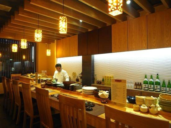 Nhà hàng Kiwami (đường Bạch Đằng): Đây là một lựa chọn thú vị khi tới Nha Trang. Các đầu bếp người Nhật đã đem lại cho du khách những món ăn tuyệt hảo. Tài khoản Steve B nhận xét: “Đồ ăn chuẩn Nhật. Bạn có thể xem các đầu bếp làm từng món ăn. Giá cả không rẻ nhưng xứng đáng với chất lượng”. Nhà hàng Kiwami (đường Bạch Đằng): Đây là một lựa chọn thú vị khi tới Nha Trang. Các đầu bếp người Nhật đã đem lại cho du khách những món ăn tuyệt hảo. Tài khoản Steve B nhận xét: “Đồ ăn chuẩn Nhật. Bạn có thể xem các đầu bếp làm từng món ăn. Giá cả không rẻ nhưng xứng đáng với chất lượng”.