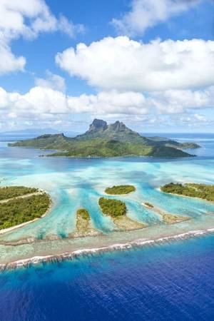 Bora Bora, French Polynesia: Với làn nước xanh như ngọc, những rặng san hô và những dãy bungalow trên mặt nước, hòn đảo nhỏ bé ở nam Thái Bình Dương này tựa như thiên đường trên hạ giới. Bora Bora, French Polynesia: Với làn nước xanh như ngọc, những rặng san hô và những dãy bungalow trên mặt nước, hòn đảo nhỏ bé ở nam Thái Bình Dương này tựa như thiên đường trên hạ giới.